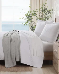 Solid King Quilt/Sham Set